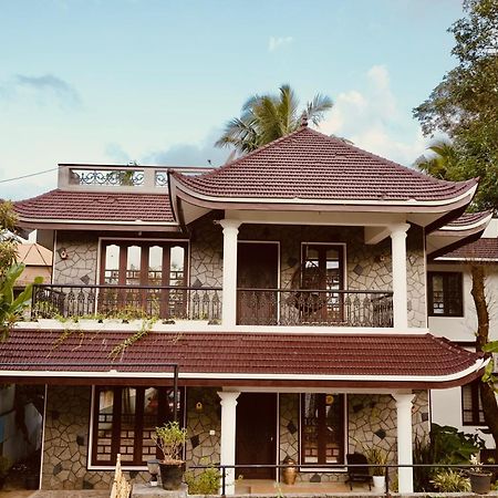 Daffodils Inn Alappuzha Eksteriør bilde